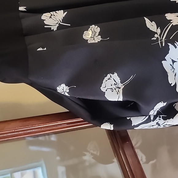 Party dress, prom, Xscape, size 2, spaghetti strap, mesh, floral, gold, pink - Picture 8 of 8